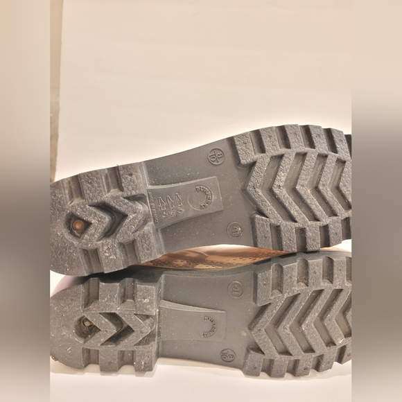 BURBERRY Rubber Plaid Print Rain Boots, size 41 - Picture 7 of 9